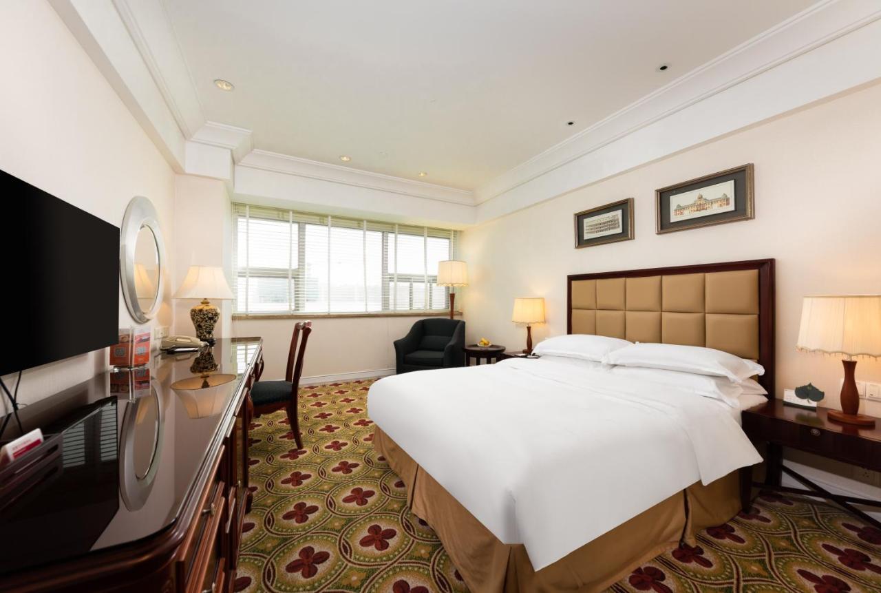 Ramada Plaza Optics Valley Hotel Ухань Экстерьер фото