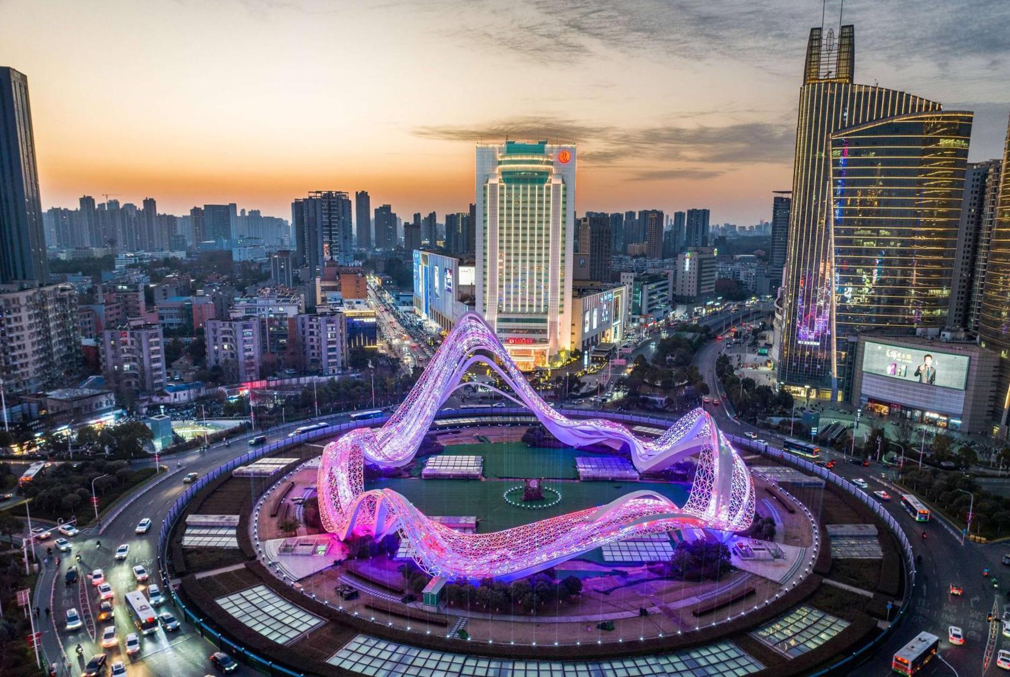 Ramada Plaza Optics Valley Hotel Ухань Экстерьер фото