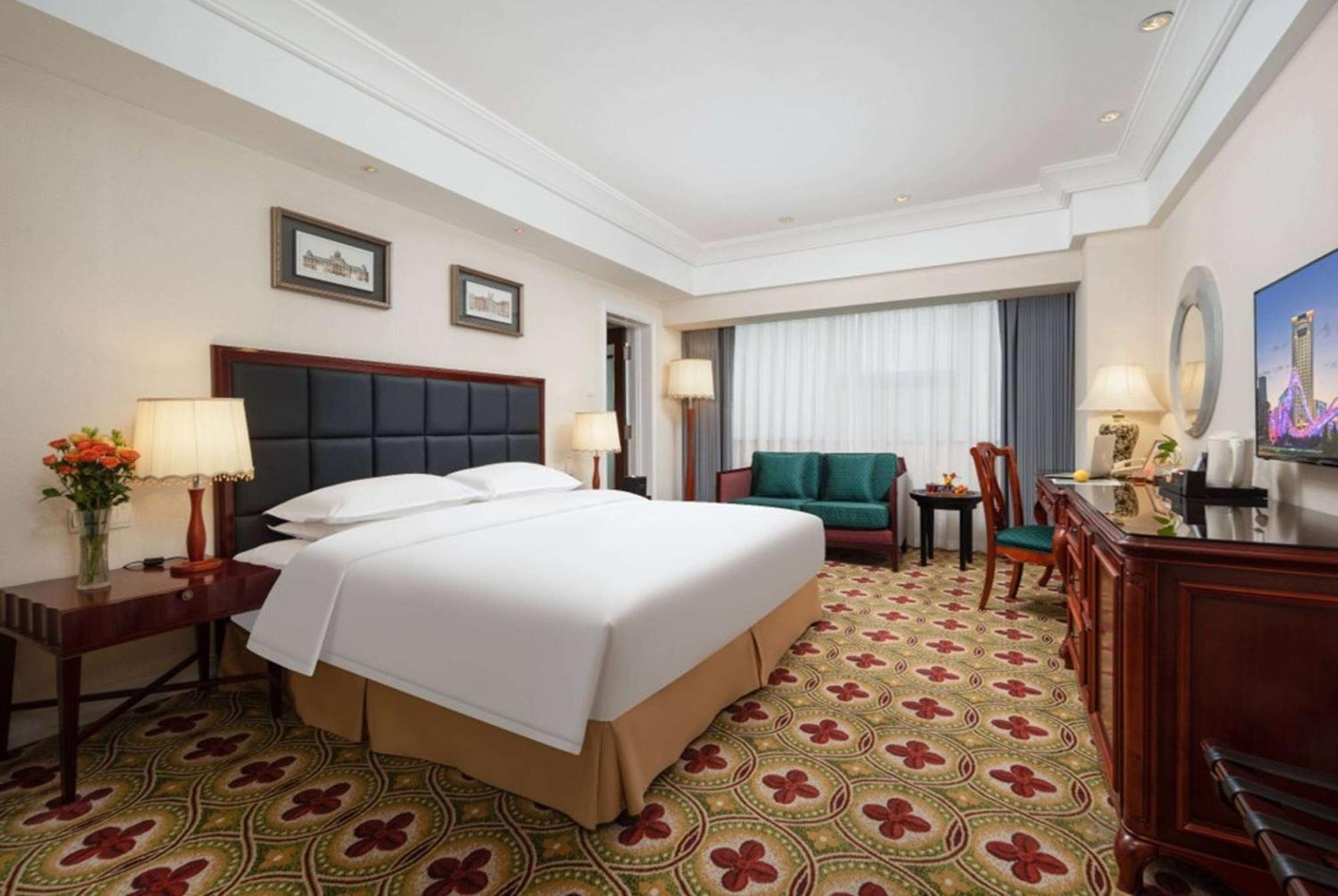Ramada Plaza Optics Valley Hotel Ухань Экстерьер фото