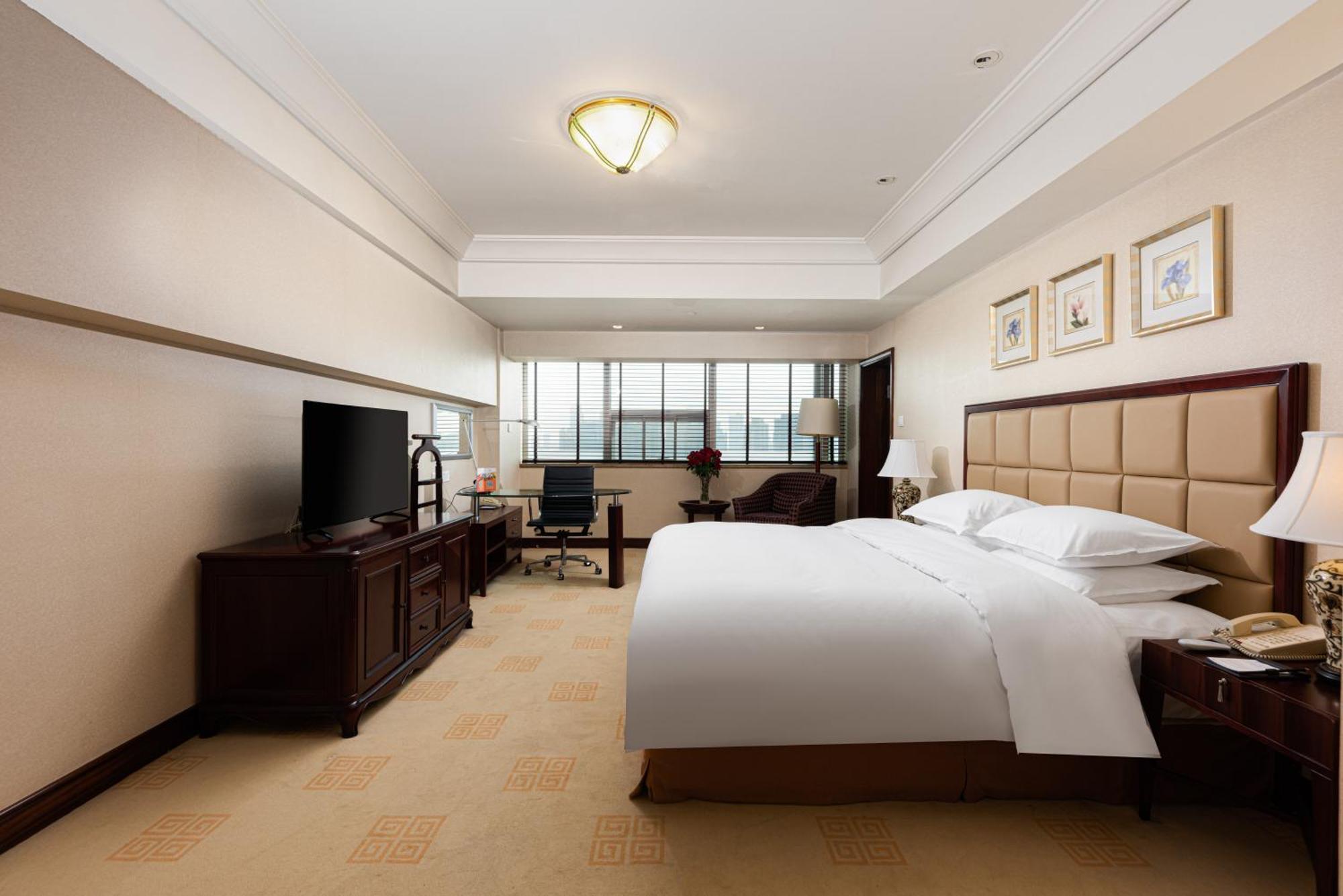 Ramada Plaza Optics Valley Hotel Ухань Экстерьер фото