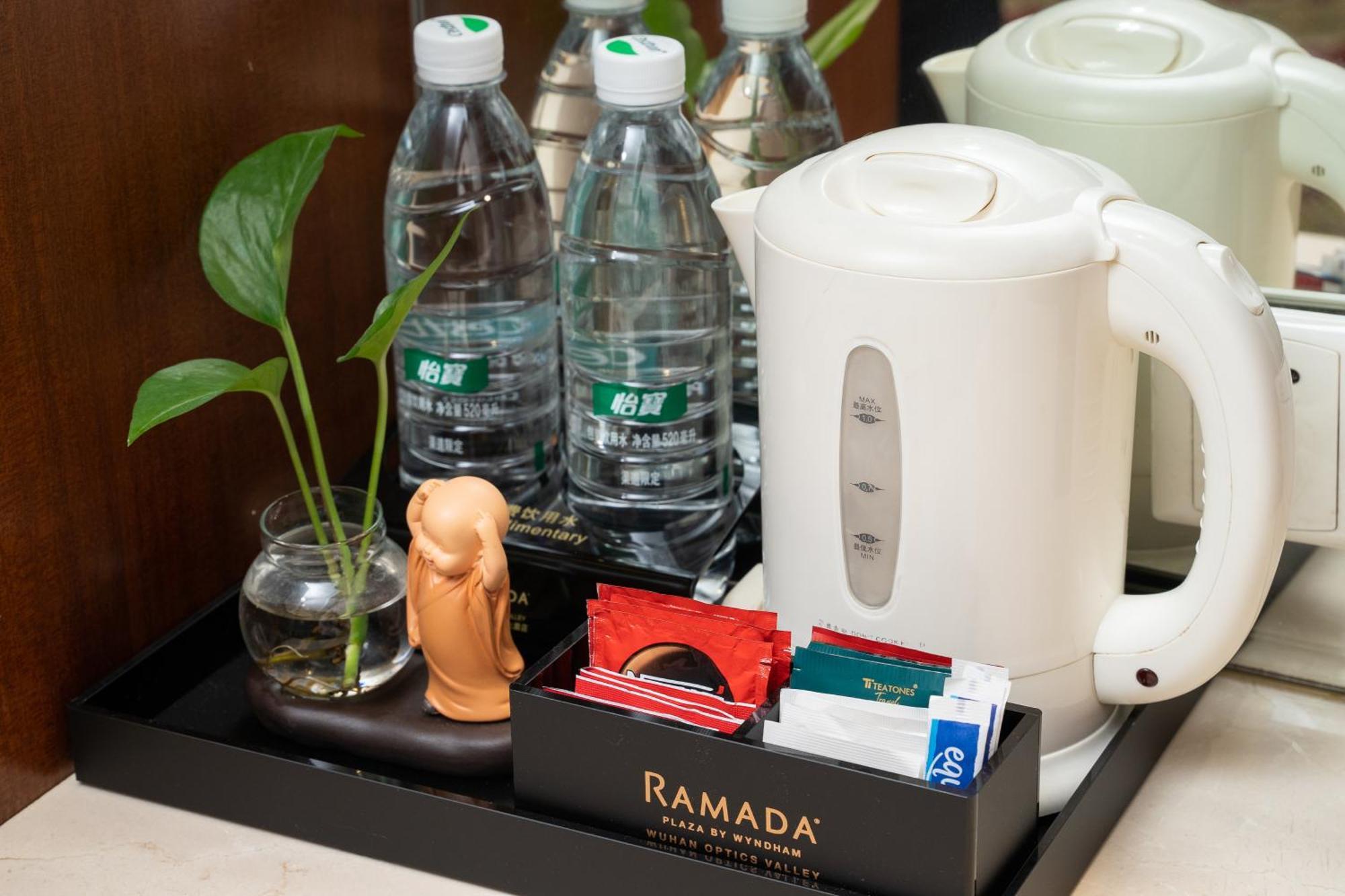 Ramada Plaza Optics Valley Hotel Ухань Экстерьер фото
