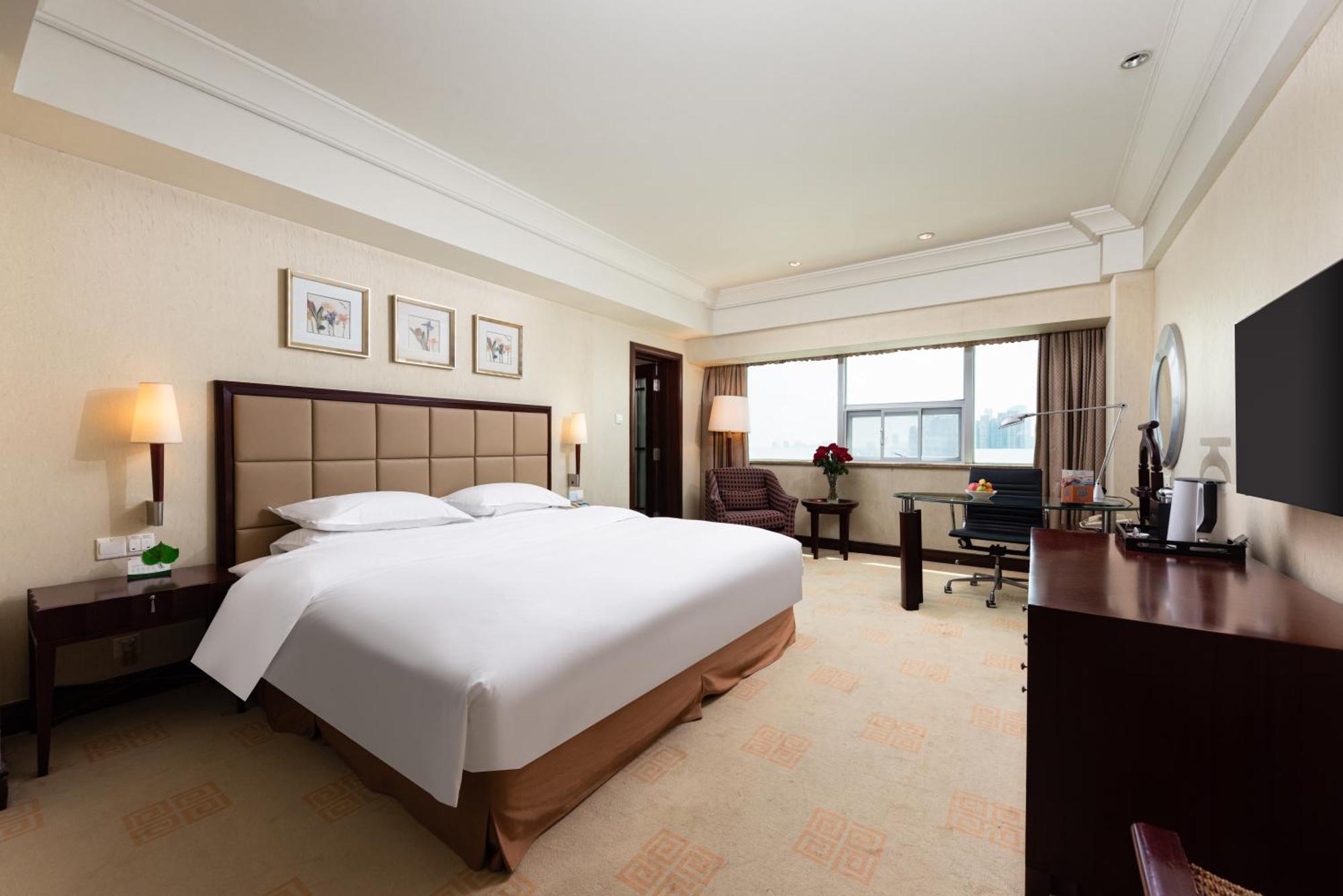 Ramada Plaza Optics Valley Hotel Ухань Экстерьер фото