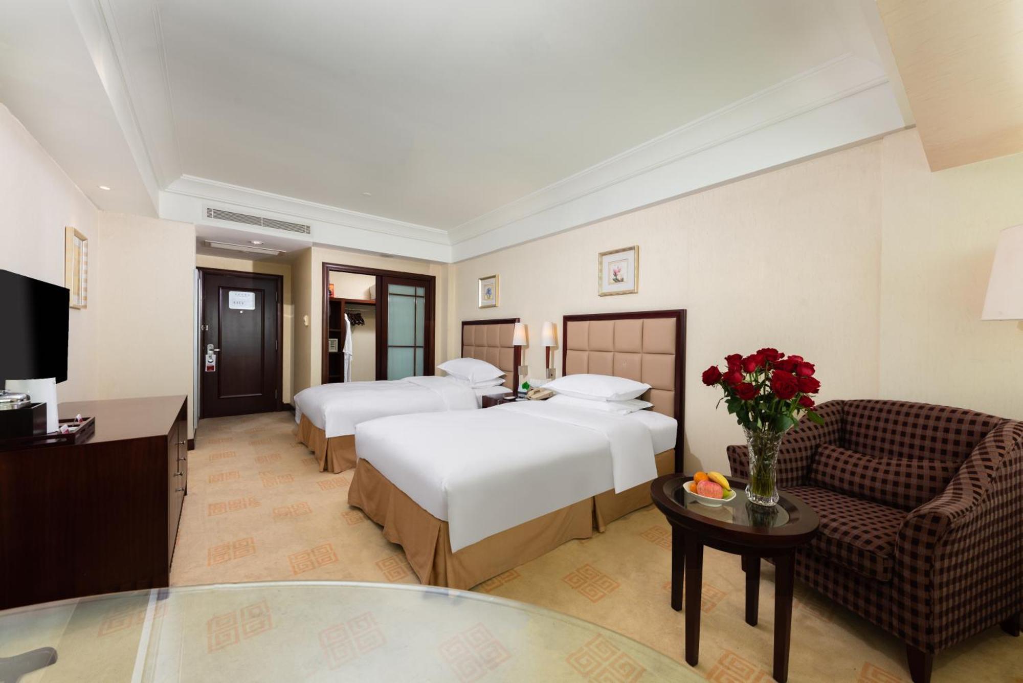 Ramada Plaza Optics Valley Hotel Ухань Экстерьер фото