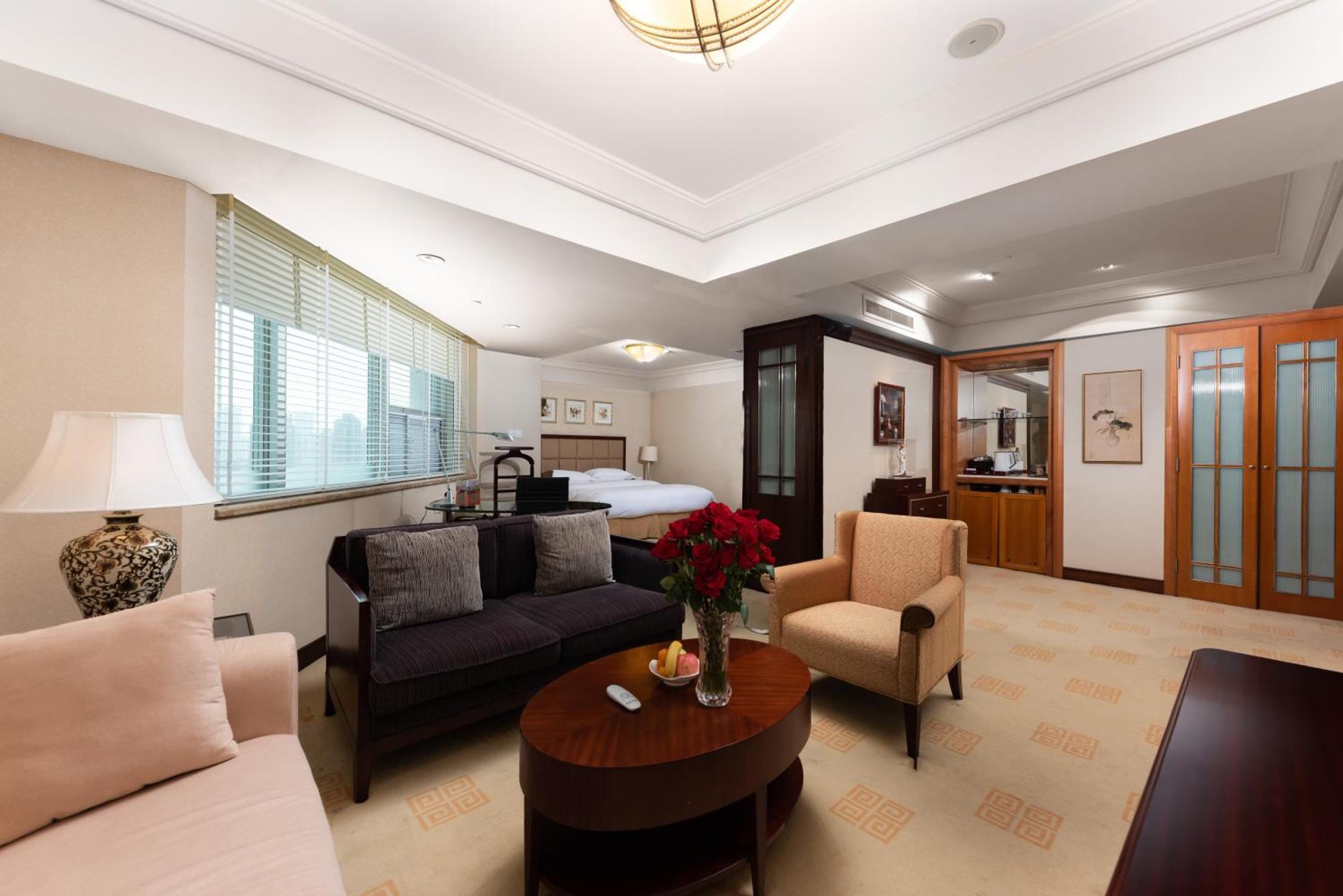 Ramada Plaza Optics Valley Hotel Ухань Экстерьер фото