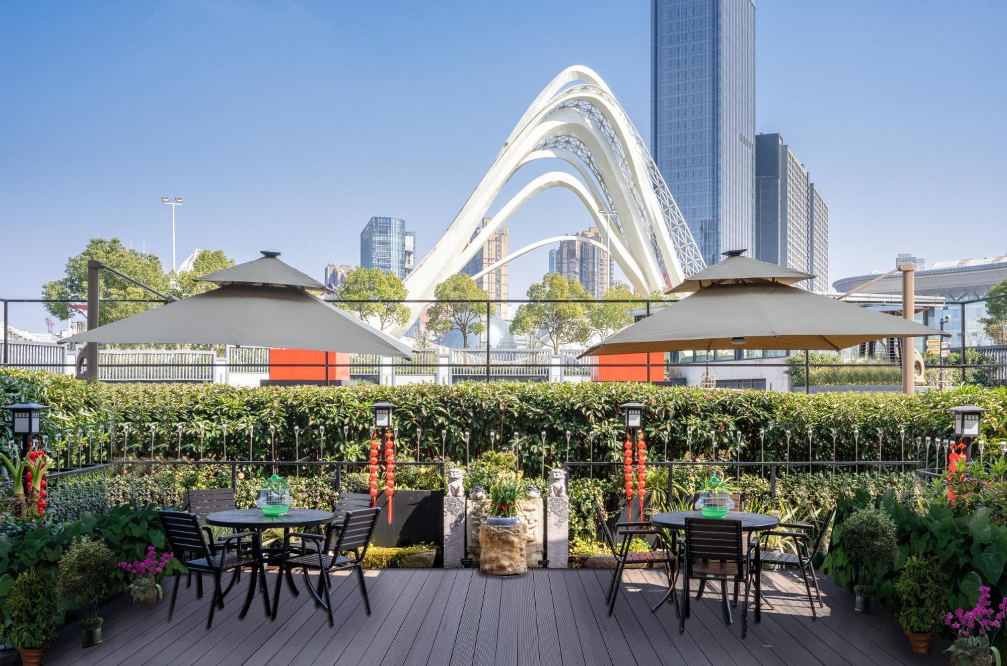 Ramada Plaza Optics Valley Hotel Ухань Экстерьер фото