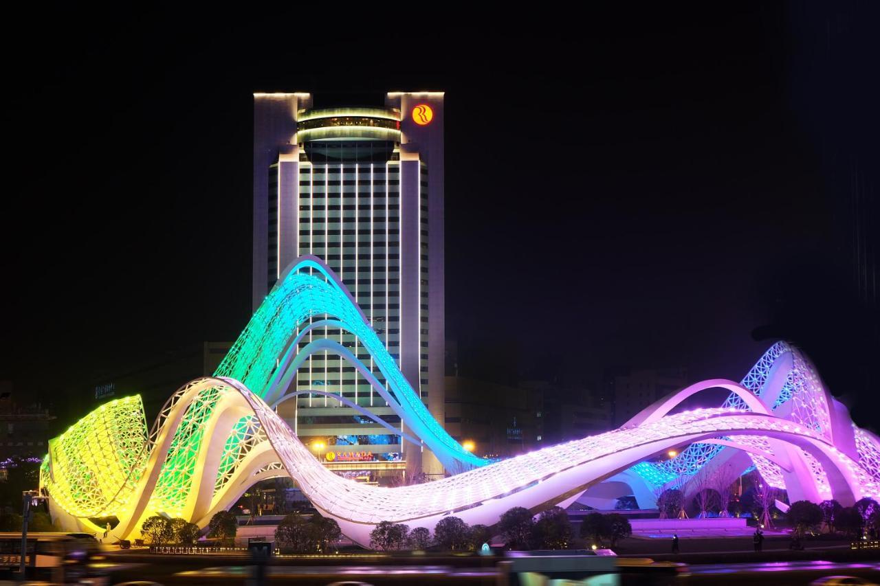 Ramada Plaza Optics Valley Hotel Ухань Экстерьер фото